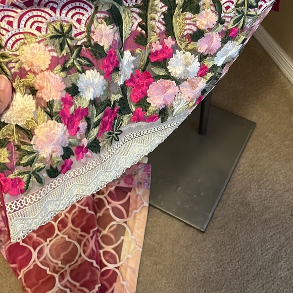 Designer lawn shalwar Kameez(only dupatta and shirt) - Picture 3 of 5